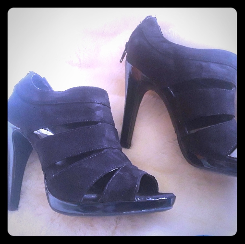 Nine West Black Suede Heels